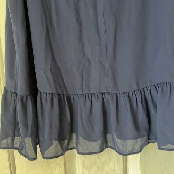 Lilly Gramercy Top in True Navy/ sleeveless, flowy top - Picture 2 of 11